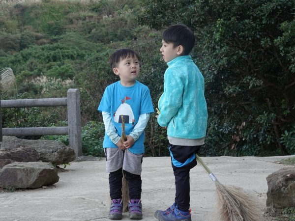 阿興阿賢秋芒宅急便（無耳茶壺山、半屏山、燦光寮山）+哈巴狗岩738384