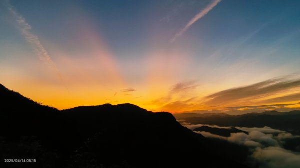#翡翠水庫壩頂 #日出雲海 #火燒雲 #霞光 #月圓 #松月櫻 #鱷魚島雲海 4/14 & 162760624