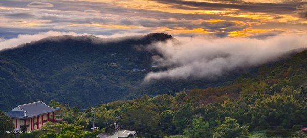 #新店四十份 #翡翠水庫 #日出 #雲瀑 #火燒雲 #雲海 9/23114406