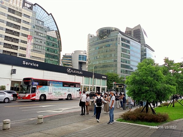 內湖文德三號公園、宏匯瑞光廣場、大港墘公園、大直美麗華、微風廣場、台北信義商圈步道【走路趣尋寶】2263265