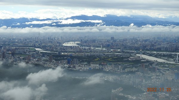 雲霧飄渺間的台北盆地&觀音山1926302