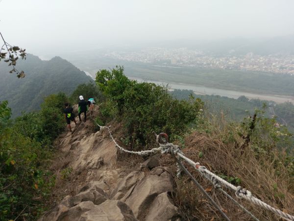 旗靈縱走(旗尾山第一登山口至靈山福德祠)217525