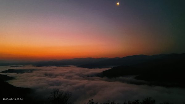 #翡翠水庫壩頂 #月亮雲海 #日出雲海 #日月同框 #石碇雲海 3/242744167