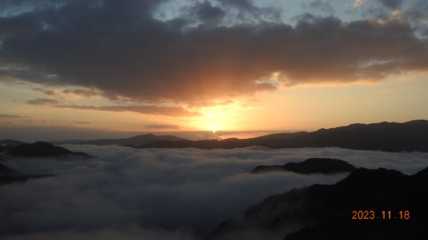 跟著雲海達人山友追雲趣 - 坪林南山寺晨曦日出雲海+金芒&開眼崙山嵐觀音圈 11/18&192350576