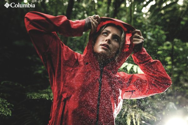 【品牌動態】梅雨季最強防護！Columbia 頂級鈦系列防水戰袍與泥地戰鞋 全套接招！
