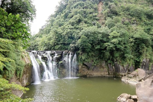 平溪 十分瀑布。壺穴地質景觀 垂廉型瀑布 臺版尼加拉瀑布2206205