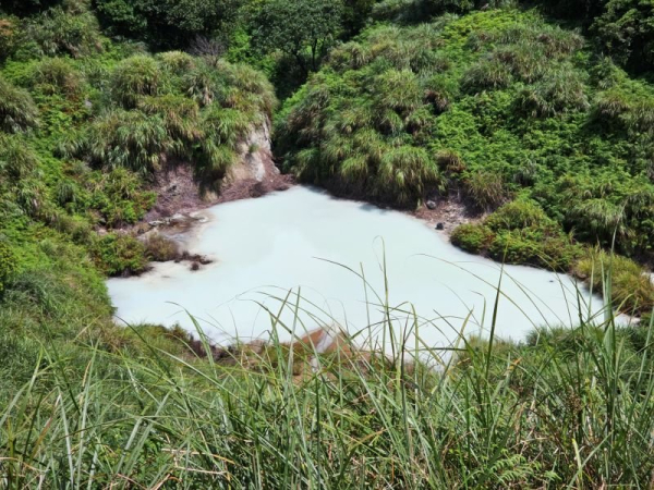冷水坑牛奶湖、雞心崙