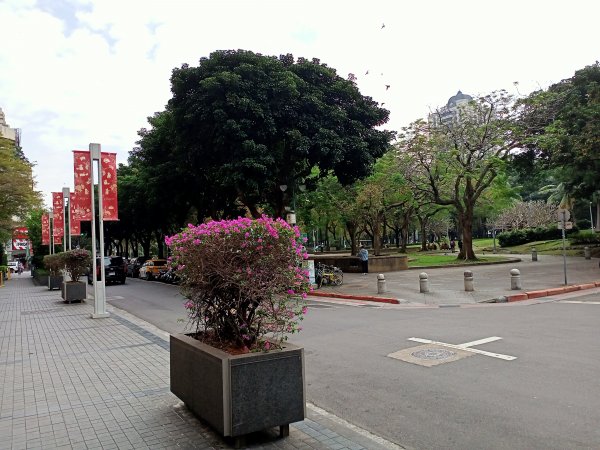 漫步繁華的臺北市中山區【齊心鞋力向前走】1989307