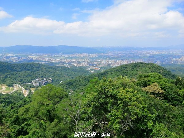 【新北。土城】景色開闊。 小百岳集起來。 編號18小百岳~天上山步道1487754