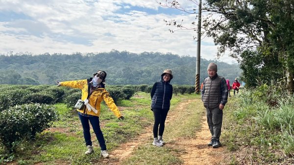 12/22(日)搭火車爬山趣~朝聖九華山-挑鹽古道三通嶺-慈濟茶園-四月小徑--木雕博物館-三義火站2674751