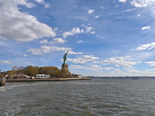 [紐約馬之行-06] 2025_1101 船上看自由女神像2943870