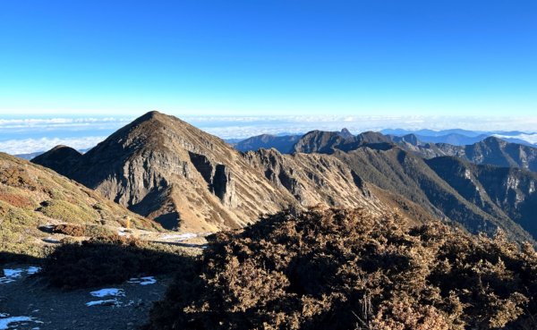 雪山薄雪輕健行1585798
