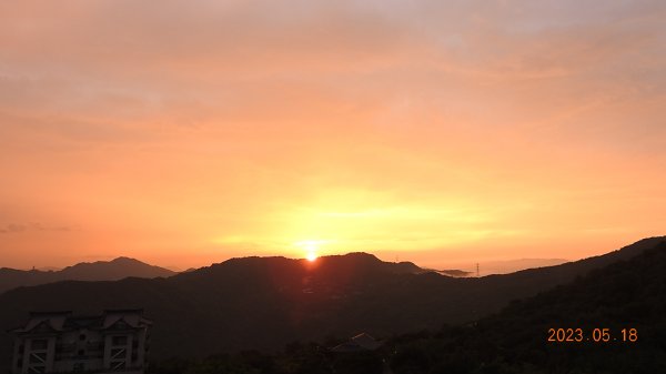 5/20我愛您新店四十份翡翠水庫壩頂日出雲海&5/182154203