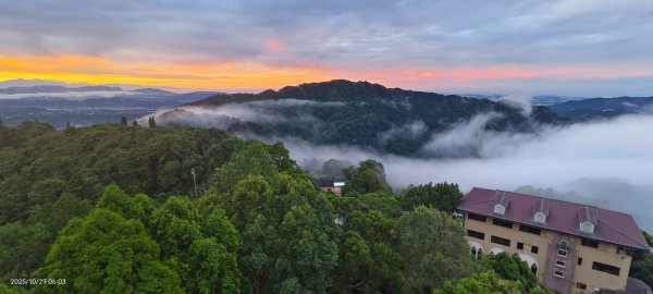 跟著雲海達人山友追雲趣 #雲洞山莊 #曙光 #日出 #雲海 10/29 & 超級月亮11/52926126
