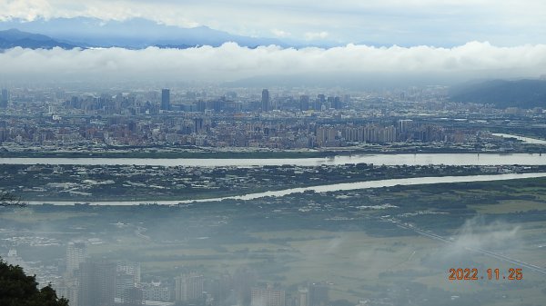 雲霧飄渺間的台北盆地&觀音山1926287