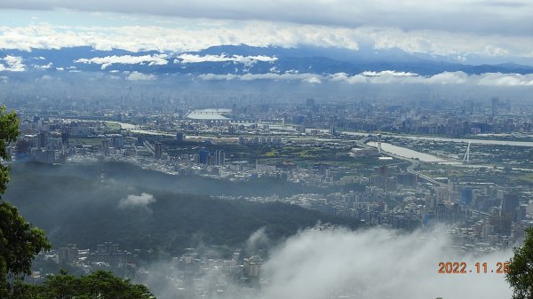 雲霧飄渺間的台北盆地&觀音山1926341