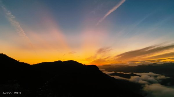 #翡翠水庫壩頂 #日出雲海 #火燒雲 #霞光 #月圓 #松月櫻 #鱷魚島雲海 4/14 & 162760625