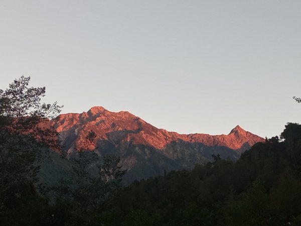 走向玉山北峰就為了一窺主峰全貌1947838