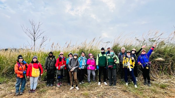 12/22(日)搭火車爬山趣~朝聖九華山-挑鹽古道三通嶺-慈濟茶園-四月小徑--木雕博物館-三義火站2674733