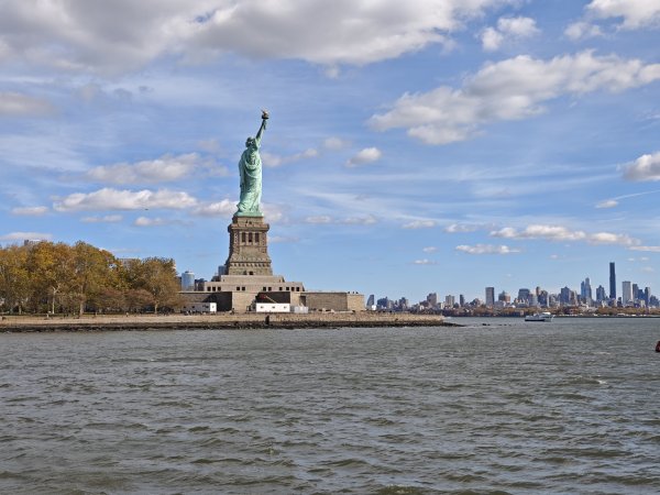 [紐約馬之行-06] 2025_1101 船上看自由女神像2943871