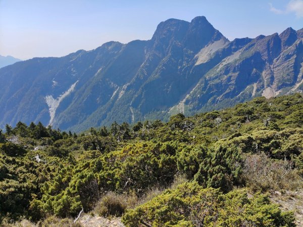 終於看到1000元背面的山景登頂玉山北峰／前峰2495963