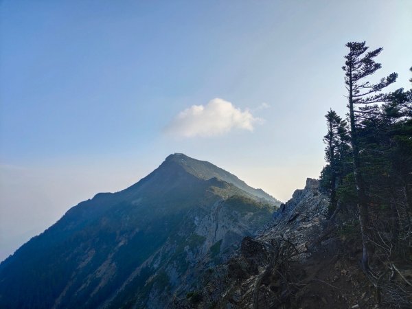 終於看到1000元背面的山景登頂玉山北峰／前峰2495930