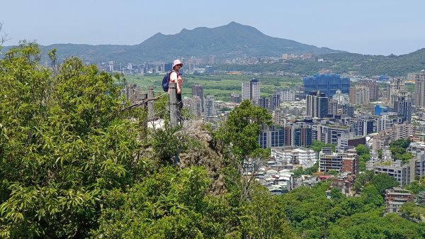 (姨婆趴趴走)第四十三集:攀登連走奇岩山、軍艦岩、丹鳳山2499506