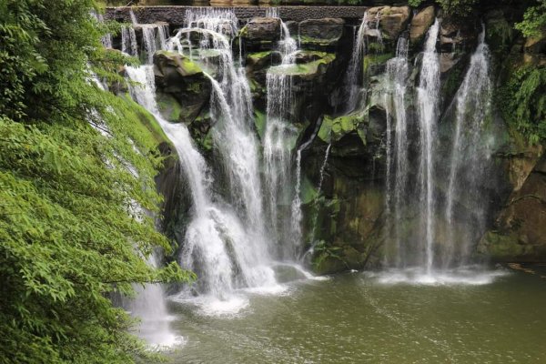 平溪 十分瀑布。壺穴地質景觀 垂廉型瀑布 臺版尼加拉瀑布2206211