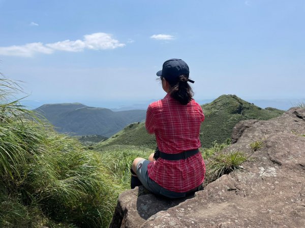 230807-小百岳#002 七星山+雙坑O繞（小油坑-冷水坑），美美兔享受七星風大的痛快。2279513