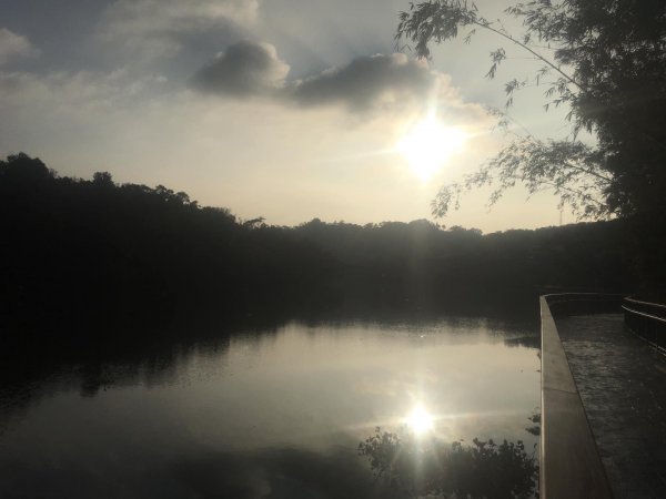 峨嵋環湖步道o走 峨嵋環湖步道、湖光山色、夕陽餘暉、吊橋遊艇、碼頭漁家1924400