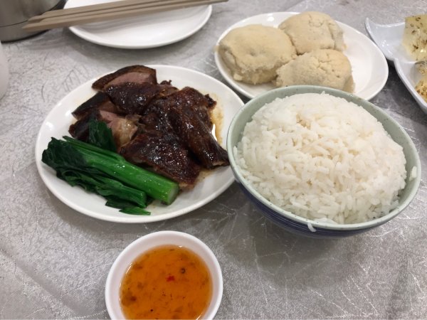 香港利景酒家→旺角天橋→金魚街→百寶堂→天后古廟→廟街→維多利亞港→M+博物館→sky100→愛文生2568387