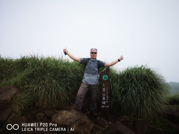 七星山主峰、東峰582760