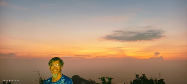 #二格山 #霧裡看花 #琉璃光 #曙光 #日出 #雲瀑 #雲海流瀑 10/142914033