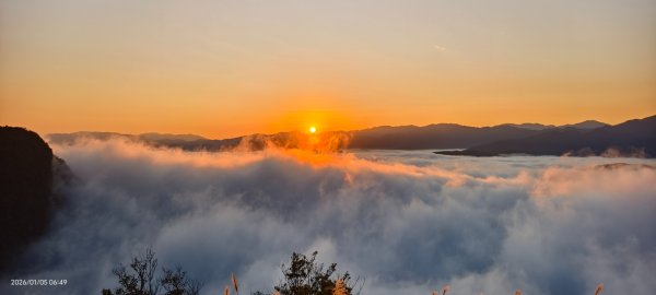 #新店四十份 #翡翠水庫壩頂 #覺真宮 #雲海 #日出 #雲瀑 #霧虹 1/52977264