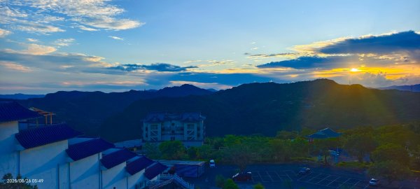 #新店四十份 #翡翠水庫壩頂 #日出 #雲海 #閃電 #漁人碼頭 #夕陽 #霞光 #月落 8/262871497