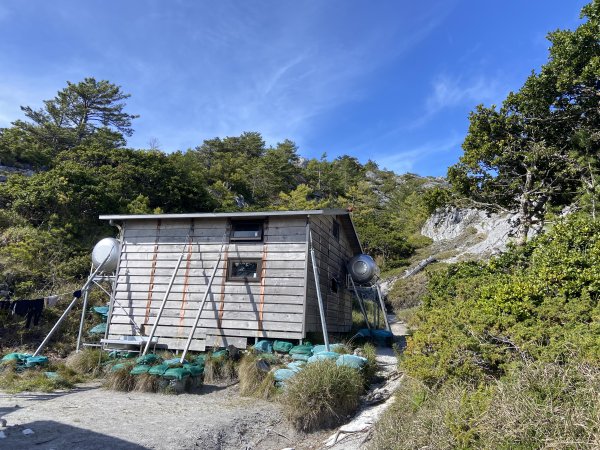 廣寒宮，奇萊東稜途中大理石山屋