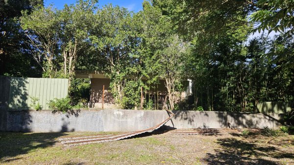 20251002竹子湖三-七窟餐廳-六窟溫泉-廢棄餐廳石佛(消失)-大石閣(騎車爬山)2900652