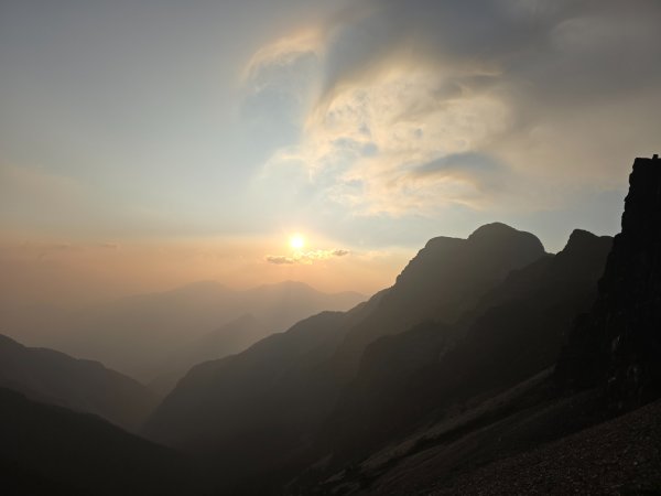 終於看到1000元背面的山景登頂玉山北峰／前峰2495878