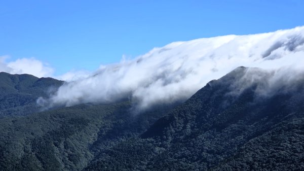 東北季風起遊走雲瀑和山毛櫸間的啦卡山與北插天山登山行2951095