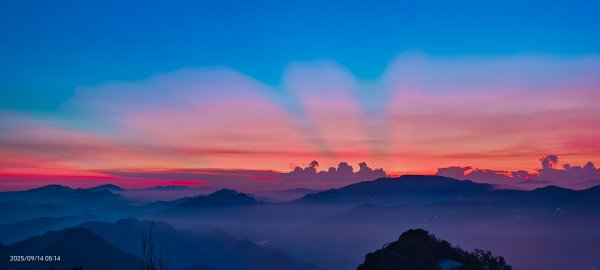 #二格山 #琉璃光 #霞光 #雲海流瀑 #日出 9/142883777