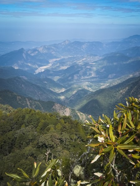 鳶嘴山上的瘦稜2983890