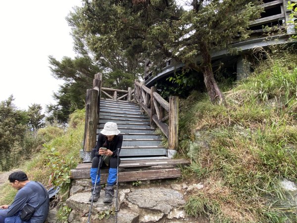 20230515-16玉山前西峰+遠望雨中的主東北2436676