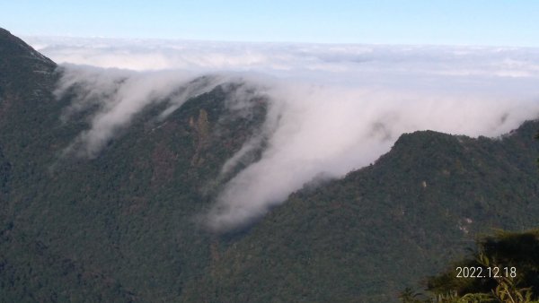 12/18寒流追霧淞太晚出發，第七次夫婦山終於滿滿的雲海和經典雲瀑 !1956941