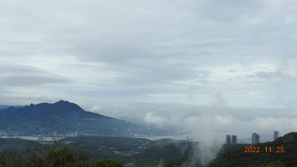雲霧飄渺間的台北盆地&觀音山1926196