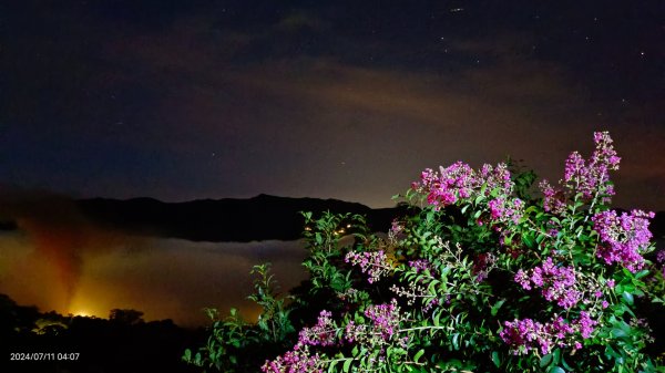 坪林南山寺 #星空夜景  #火燒雲   #紫薇雲海 #霧虹觀音圈 #曙光日出 7/112548698