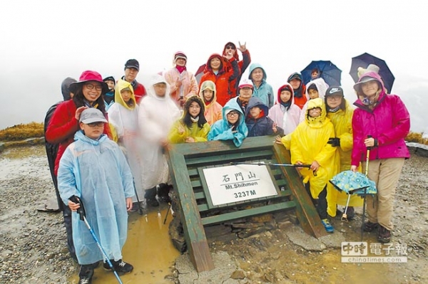 【新聞】北市中山國小六年級生 「愈戰愈勇」 征服雪山後 資源班生攻玉山