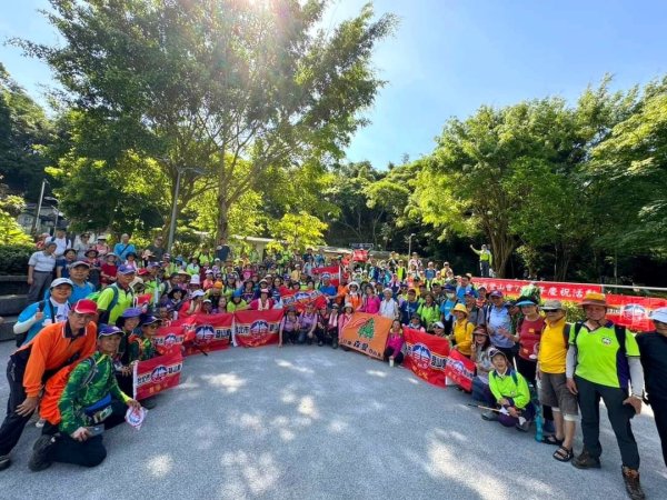 象山公園→六巨石→象山峰→拇指山頂峰登山口→南港山南峰→南港山→九五峰→中華科技大學【臺北大縱走6】2556094