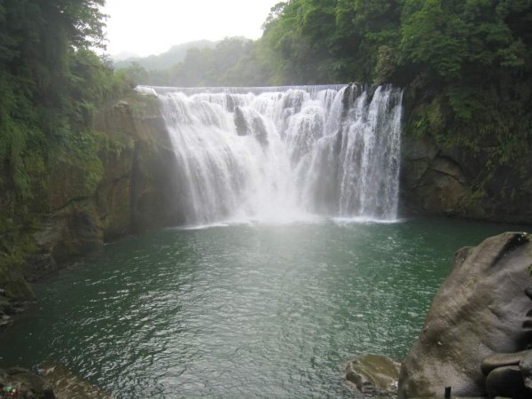 平溪 十分瀑布。壺穴地質景觀 垂廉型瀑布 臺版尼加拉瀑布2206283