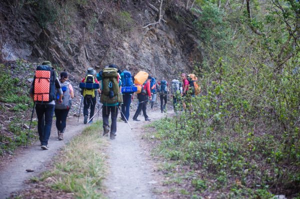 七彩湖、六順山｜踏入台灣心臟之湖，100公里29人大隊強行軍，西進東出封面