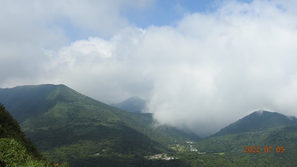 陽明山上一整天都是雲霧飄渺1757815